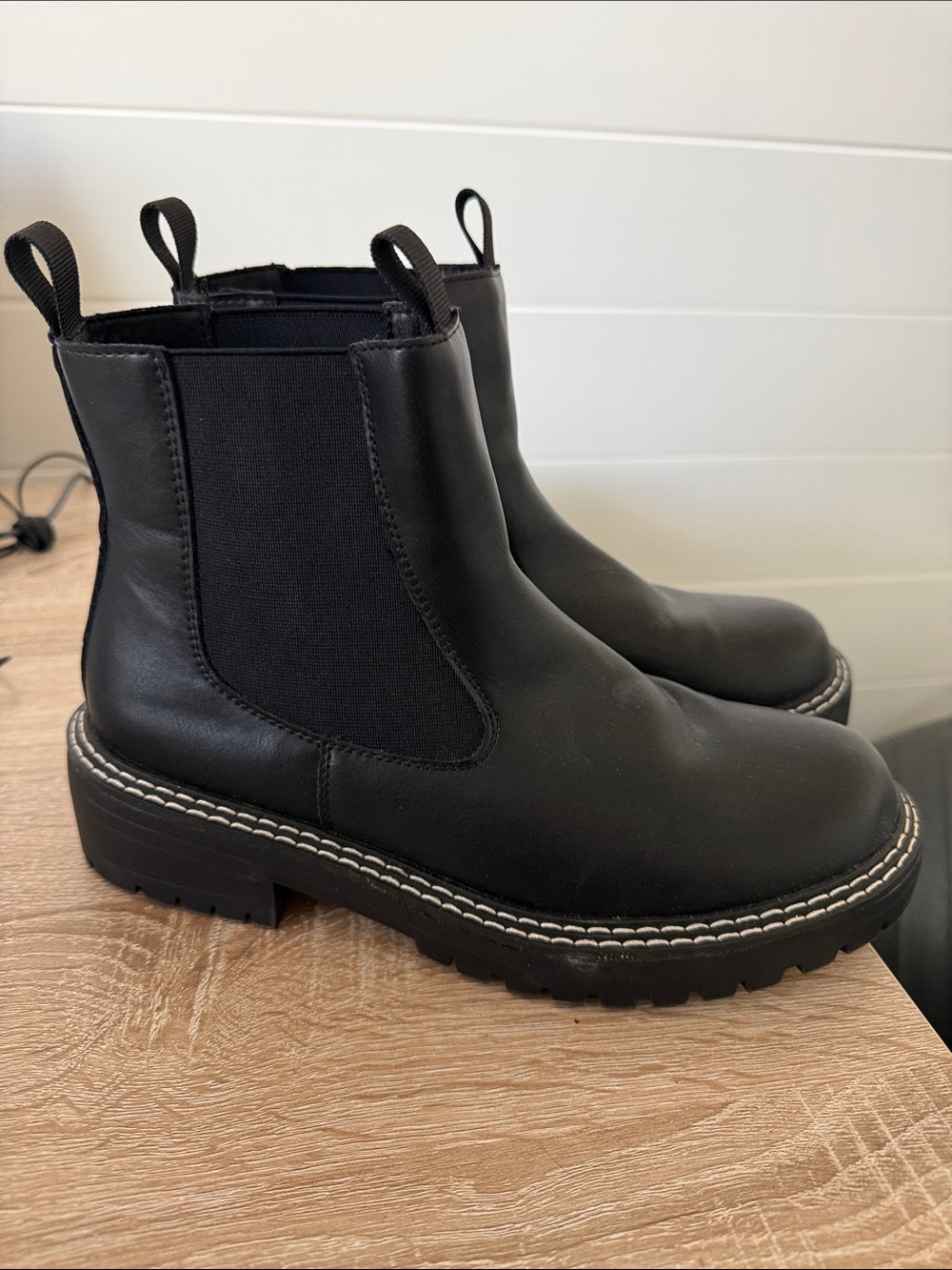 JEOSSY Milan Chelsea Boots- Black Leather with Contrast Stitching